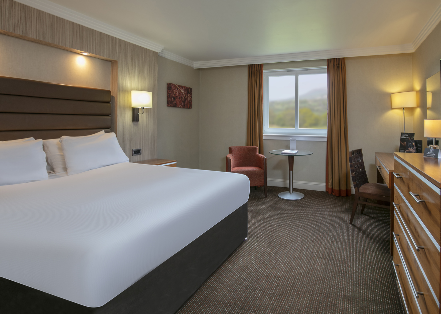 ROOMS & SUITES