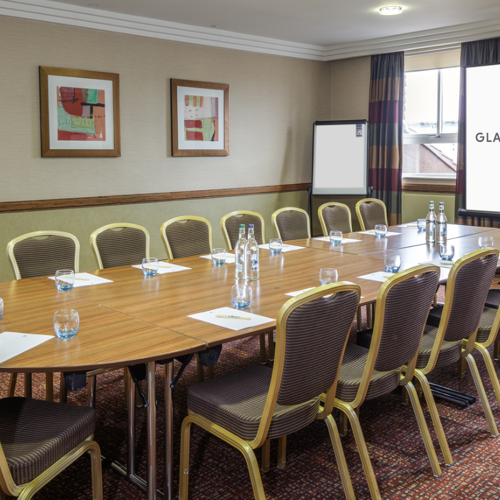 <p>KELVIN ROOM</p>