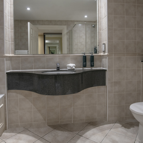 <p>GUEST KING BATHROOM</p>